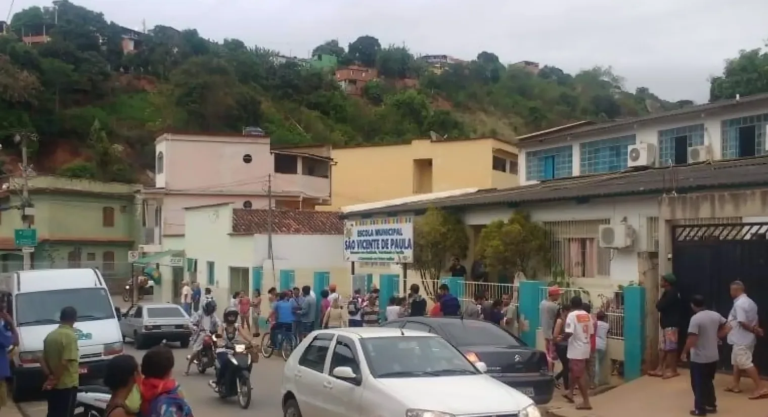 Homem baleado invade escola para se esconder em Afonso Cláudio