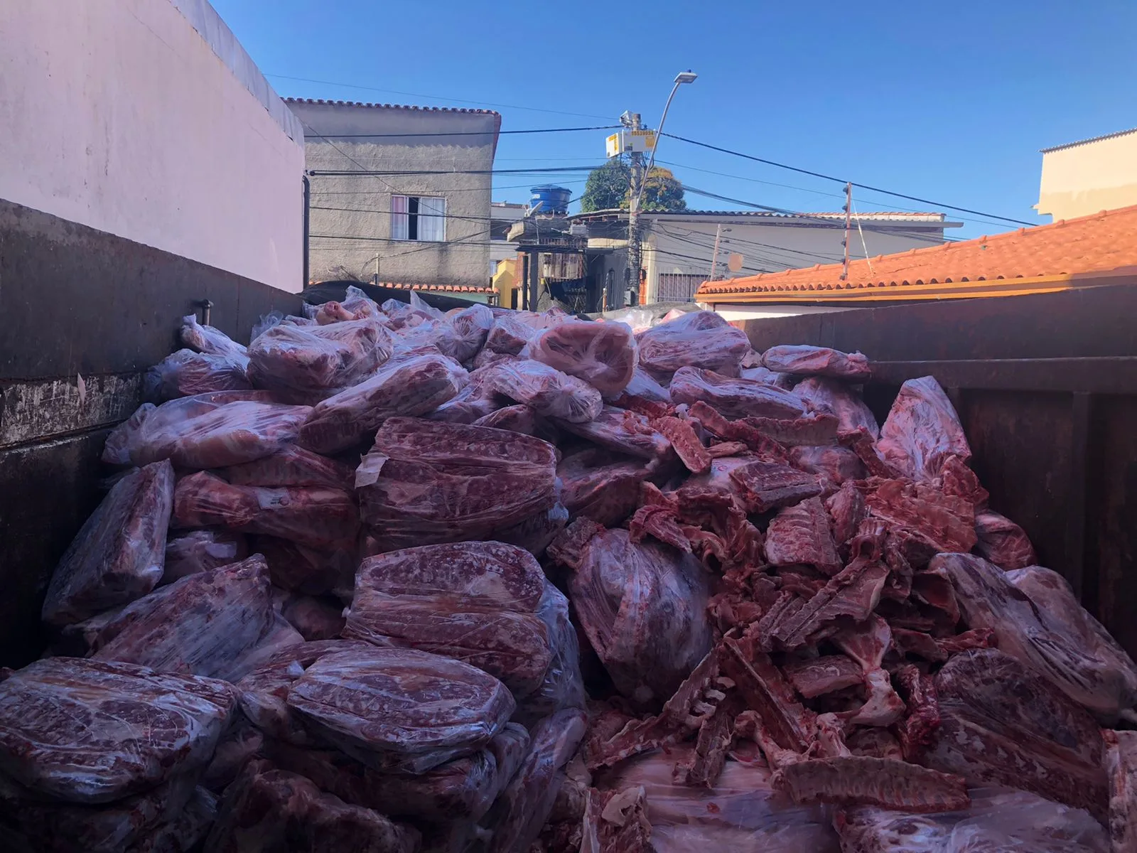 Carne irregular apreendida foi adquirida por 40 supermercados da Grande Vitória, diz polícia