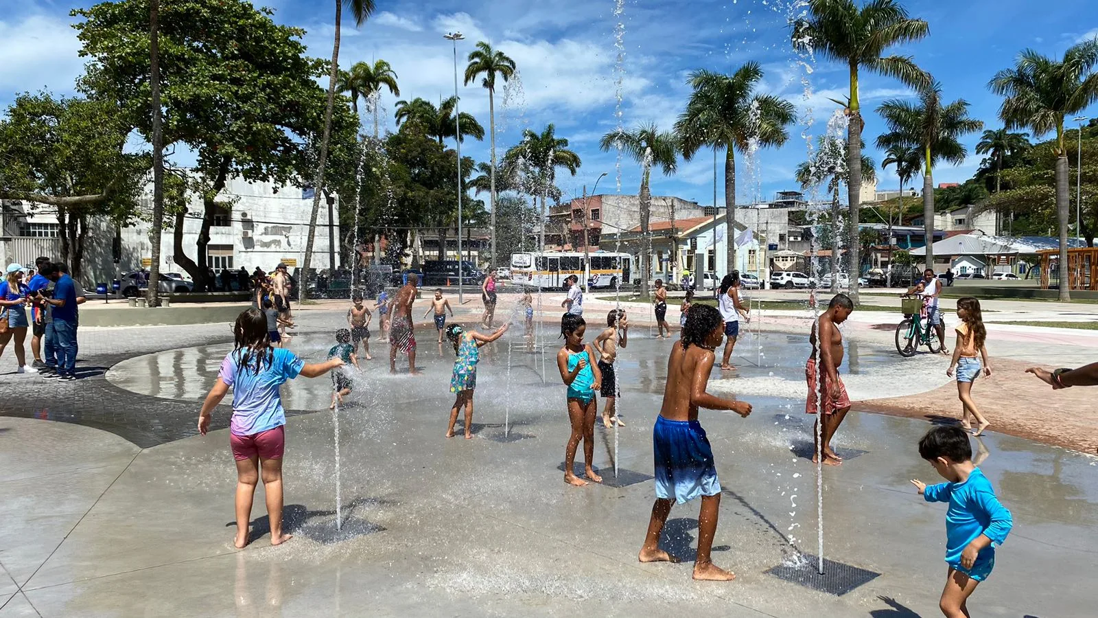 De ciclovia a chafariz: Parque da Prainha é inaugurado e crianças se divertem. Veja fotos