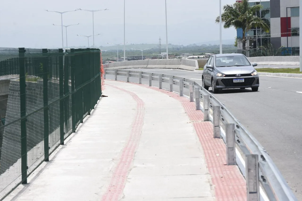 Viaduto de Carapina ganha proteção metálica para melhorar segurança