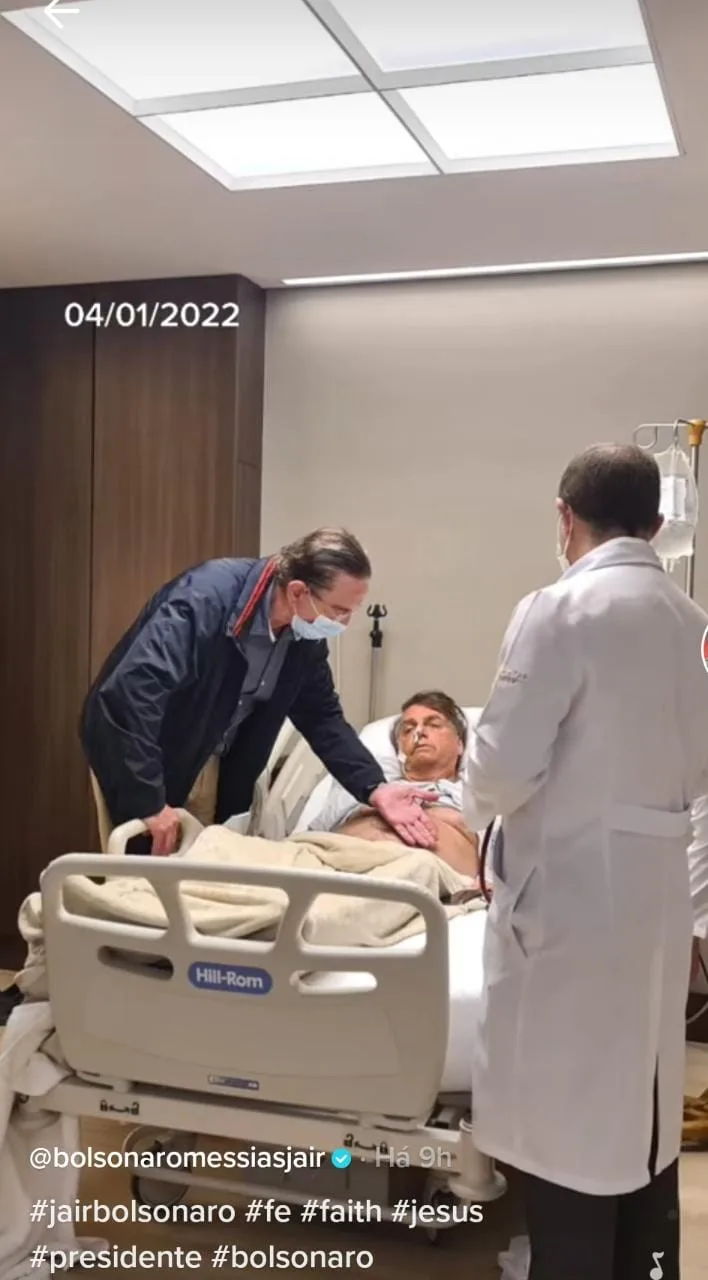 Bolsonaro usa TikTok para compartilhar foto em leito de hospital