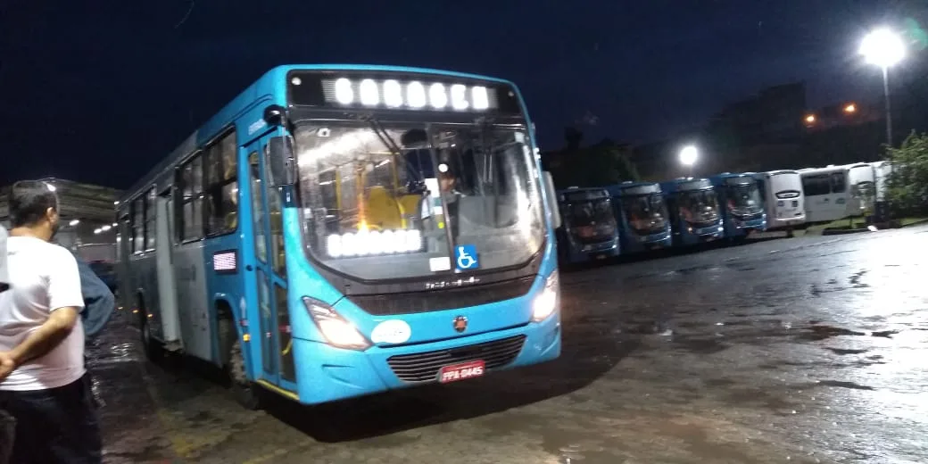 Nem 10% dos ônibus saíram das garagens na manhã desta terça-feira, afirma GVBus