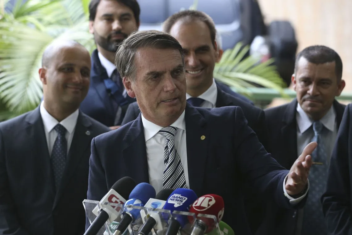 O presidente eleito Jair Bolsonaro fala à imprensa no Centro de Cultura Banco do Brasil (CCBB), sede do governo de transição, em Brasília.