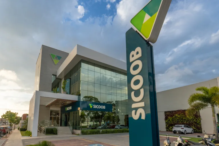 Sicoob ES alcança R$ 20 bilhões em ativos e 700 mil cooperados