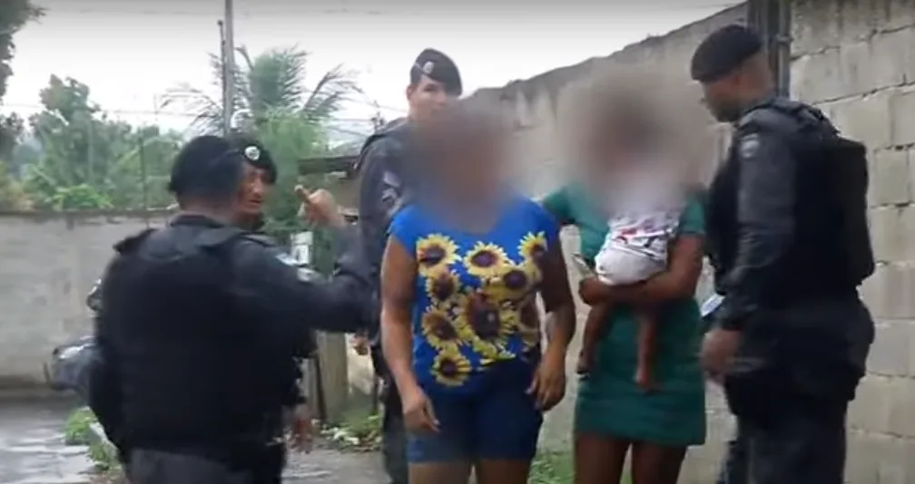 Armado, homem faz ex-namorada, filha e neta dela reféns por 5 horas em Cariacica