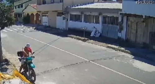 VÍDEO | Homem vai trabalhar e tem moto furtada na Serra