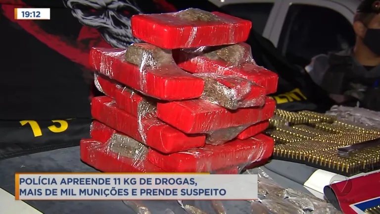 PM descobre 11kg de drogas e mil munições em casa abandonada