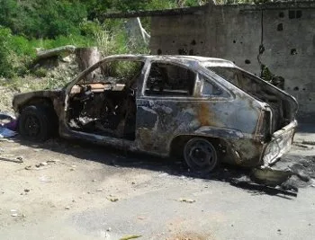 Carros são incendiados e abandonados em bairro de Vitória