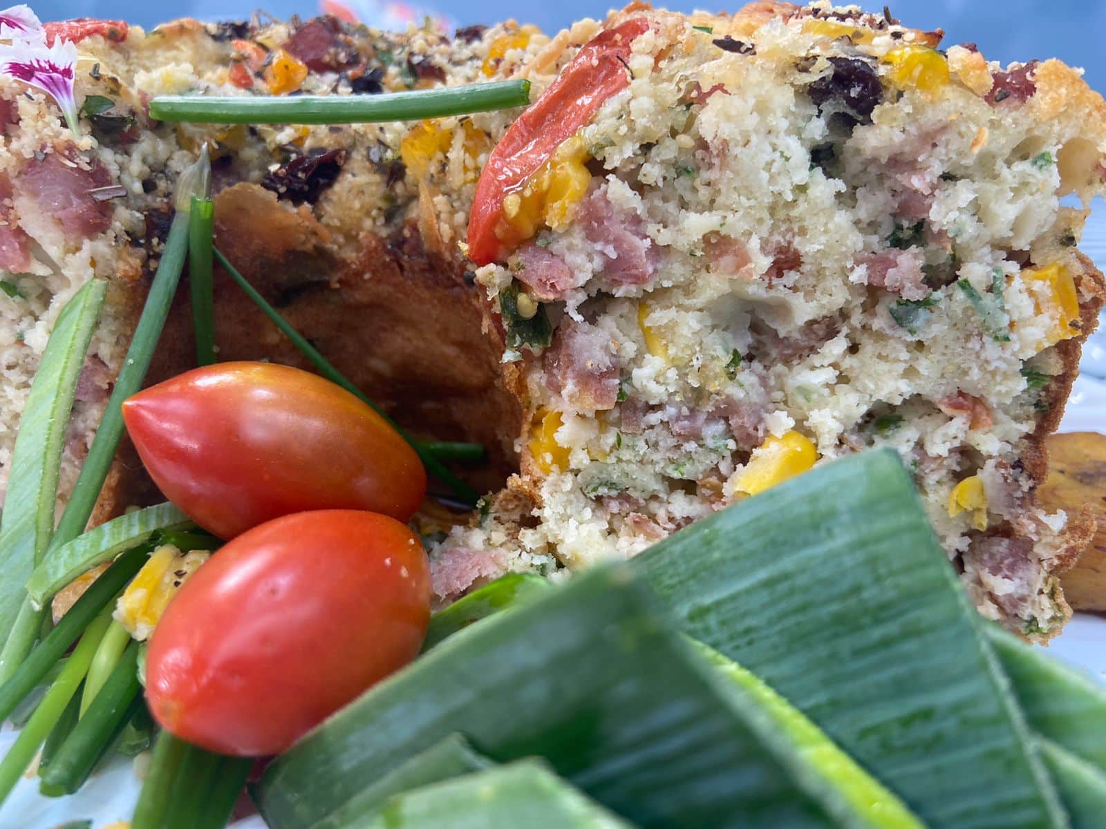 Hummmm! Que tal uma torta de calabresa no lanche da tarde?!