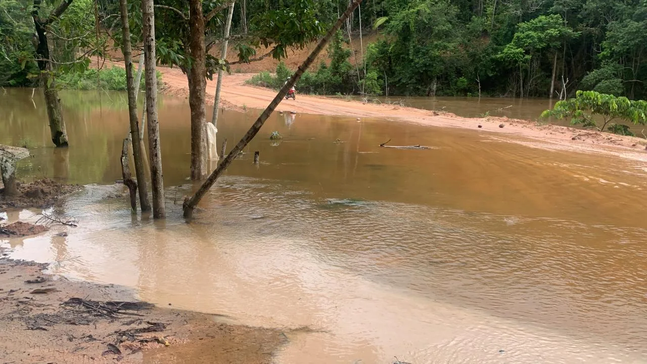 Rompimento de barragens deixa cidade do Norte do ES em alerta