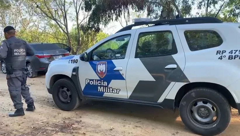 Mulher é encontrada morta com marcas de tiros ao lado de carro de luxo em Vila Velha