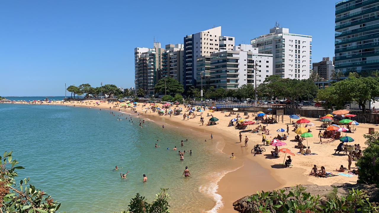 População ignora decreto de isolamento no ES e vai às praias da Grande Vitória