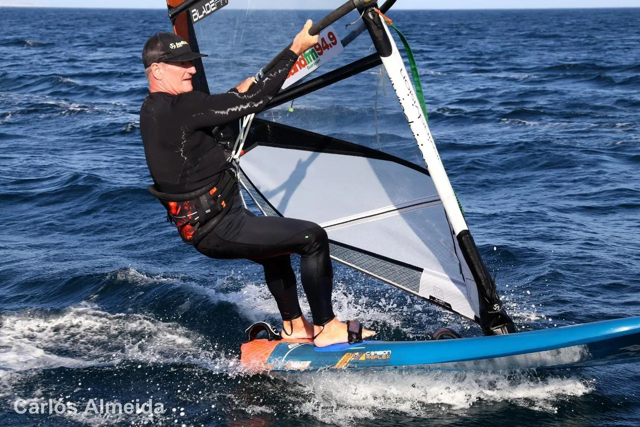 Capixaba de 62 anos conquista bronze em Campeonato de WindSurf em Portugal