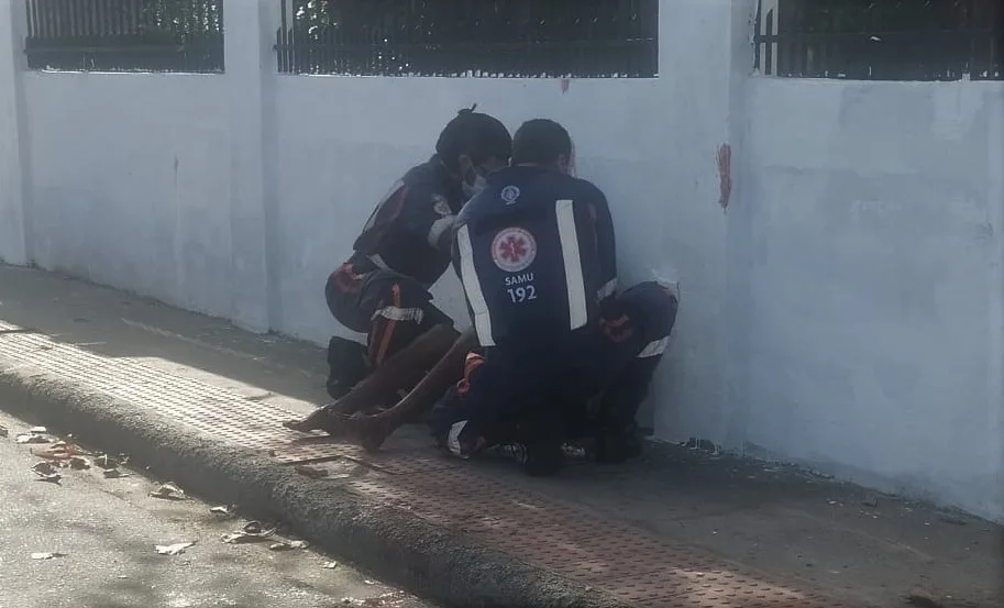 Homem é golpeado com facão durante assalto na Serra