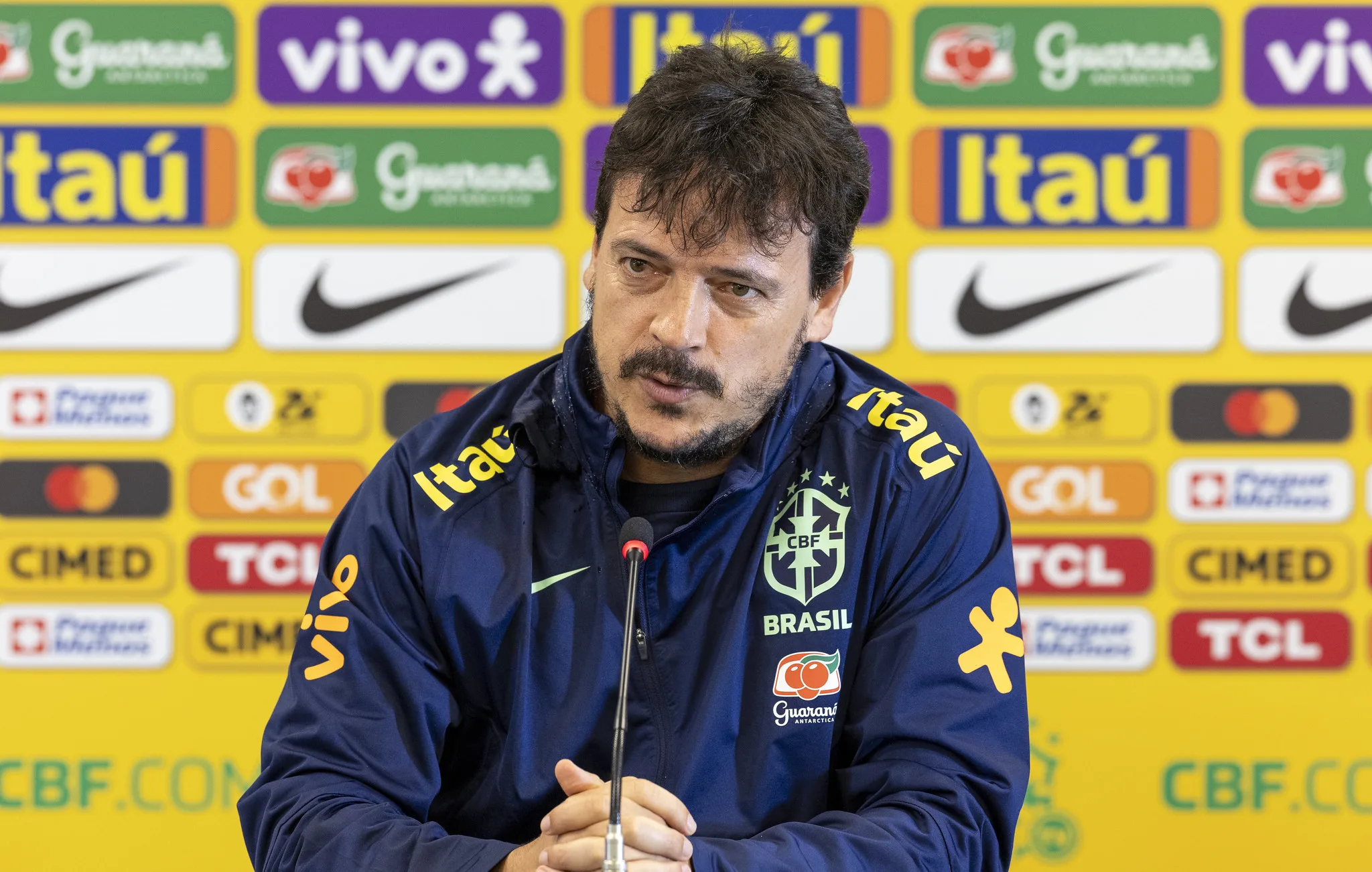 Técnico Fernando Diniz é demitido do comando da Seleção Brasileira