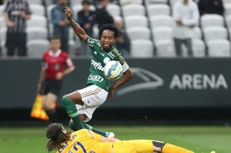 Palmeiras bate Corinthians no Itaquerão, encerra jejum e empurra crise para rival