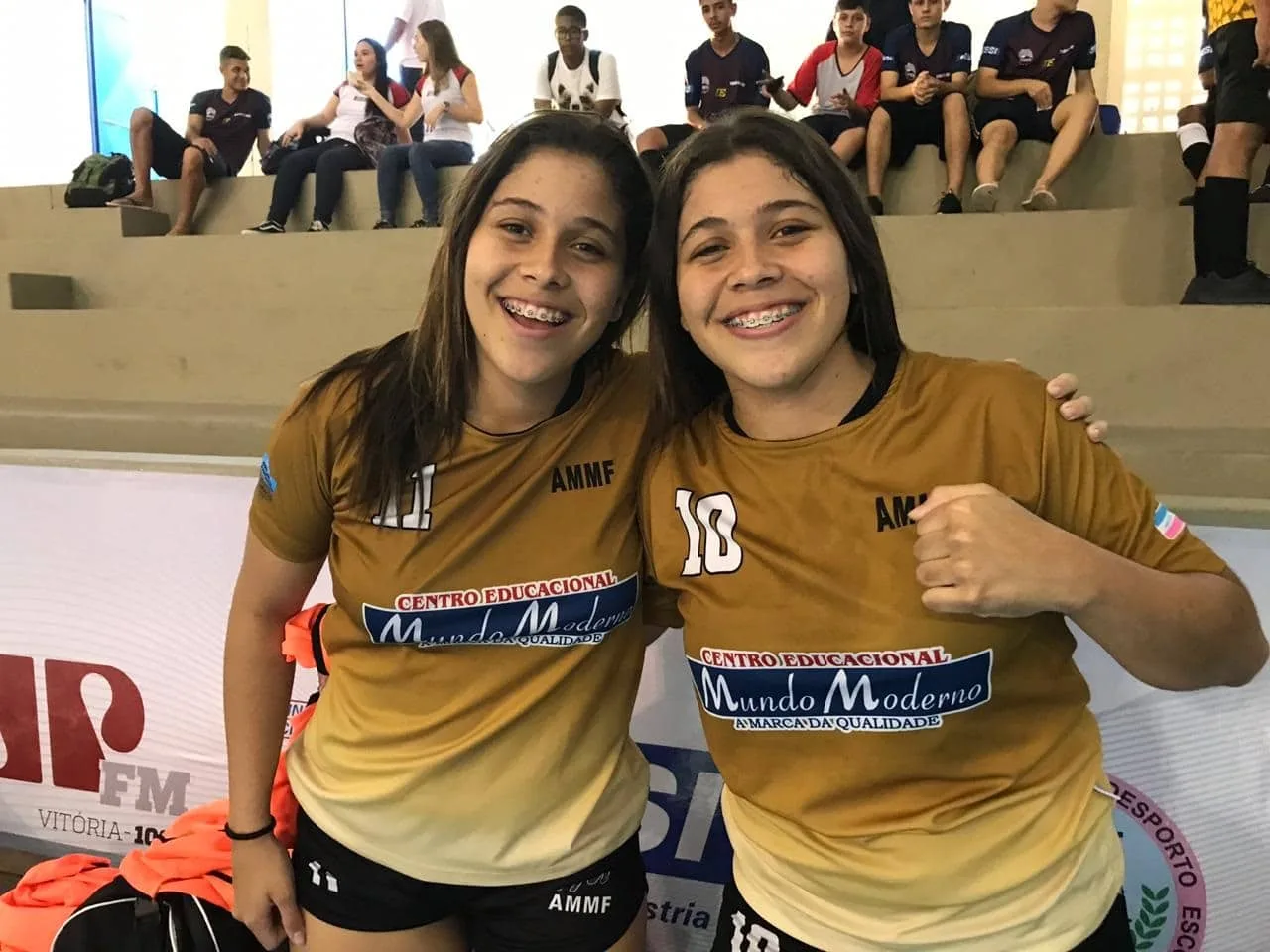 Gêmeas amam futsal e querem o bicampeonato este ano nos Jogos Estudantis.