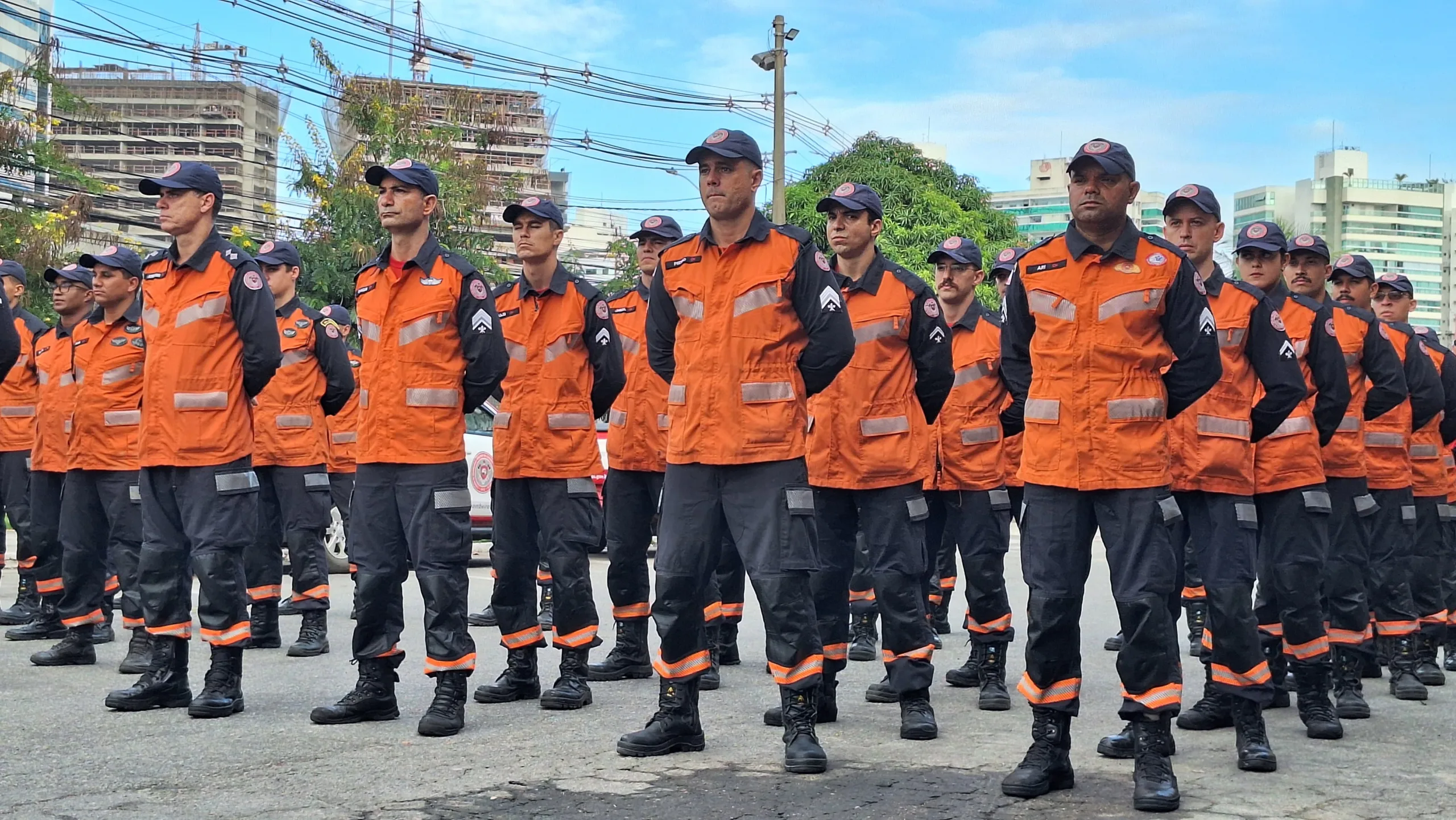 Chuva no Sul: ES envia mais 15 bombeiros e equipamentos para filtrar água