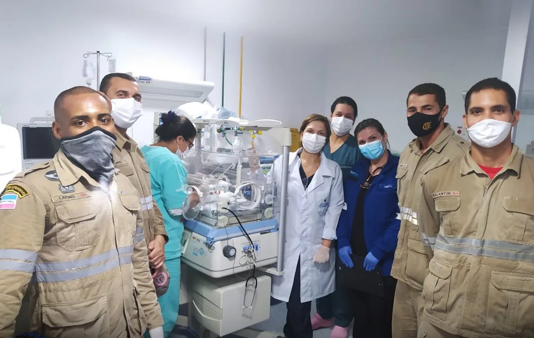 Ambulância que transportava bebê fica ilhada durante enchente em Vila Velha