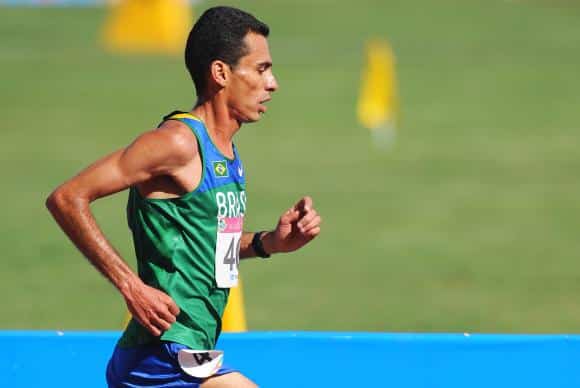 Primeiro no ranking, maratonista Marilson dos Santos corre 800 km por mês