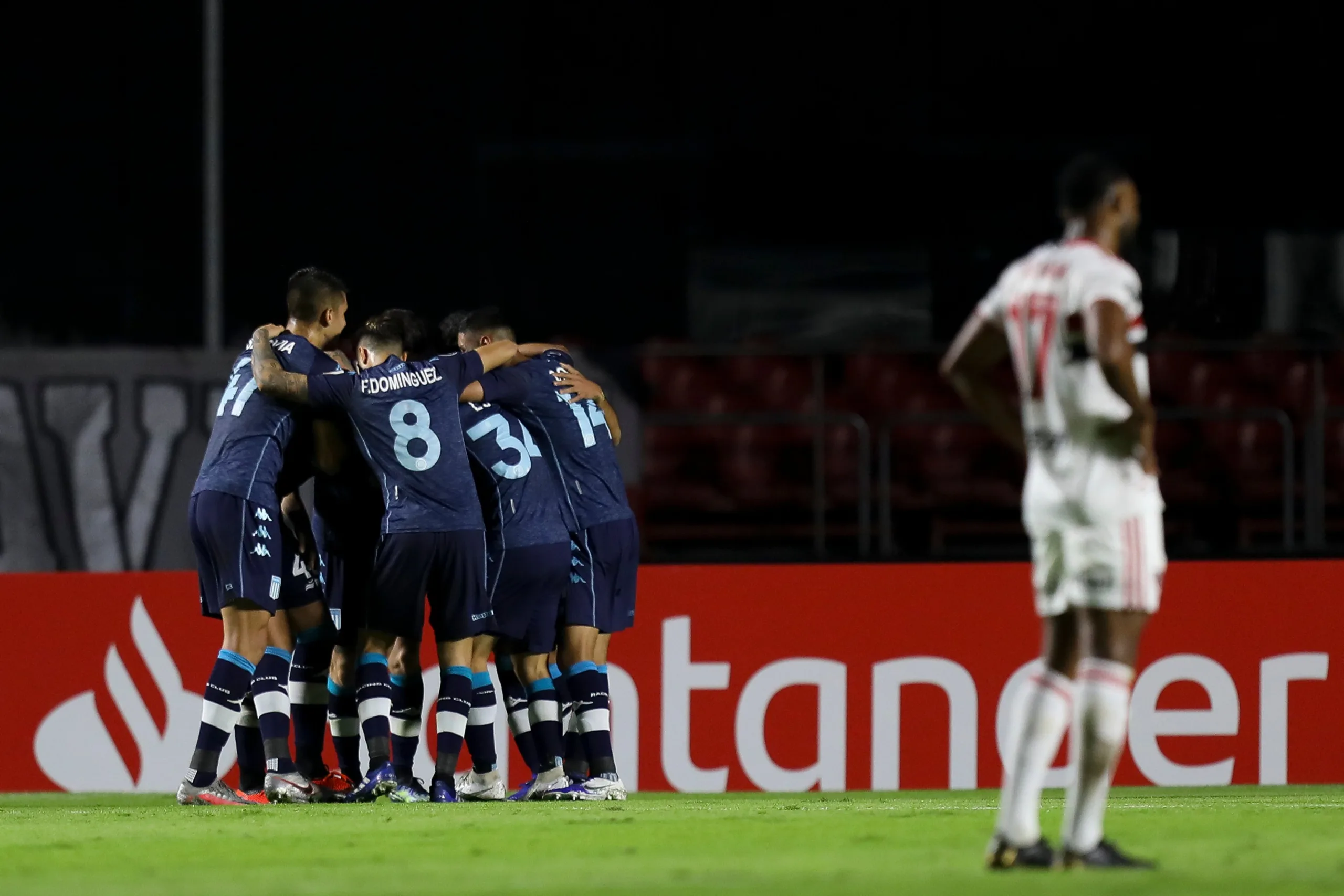 Com reservas, São Paulo cai diante do Racing e deixa de confirmar classificação