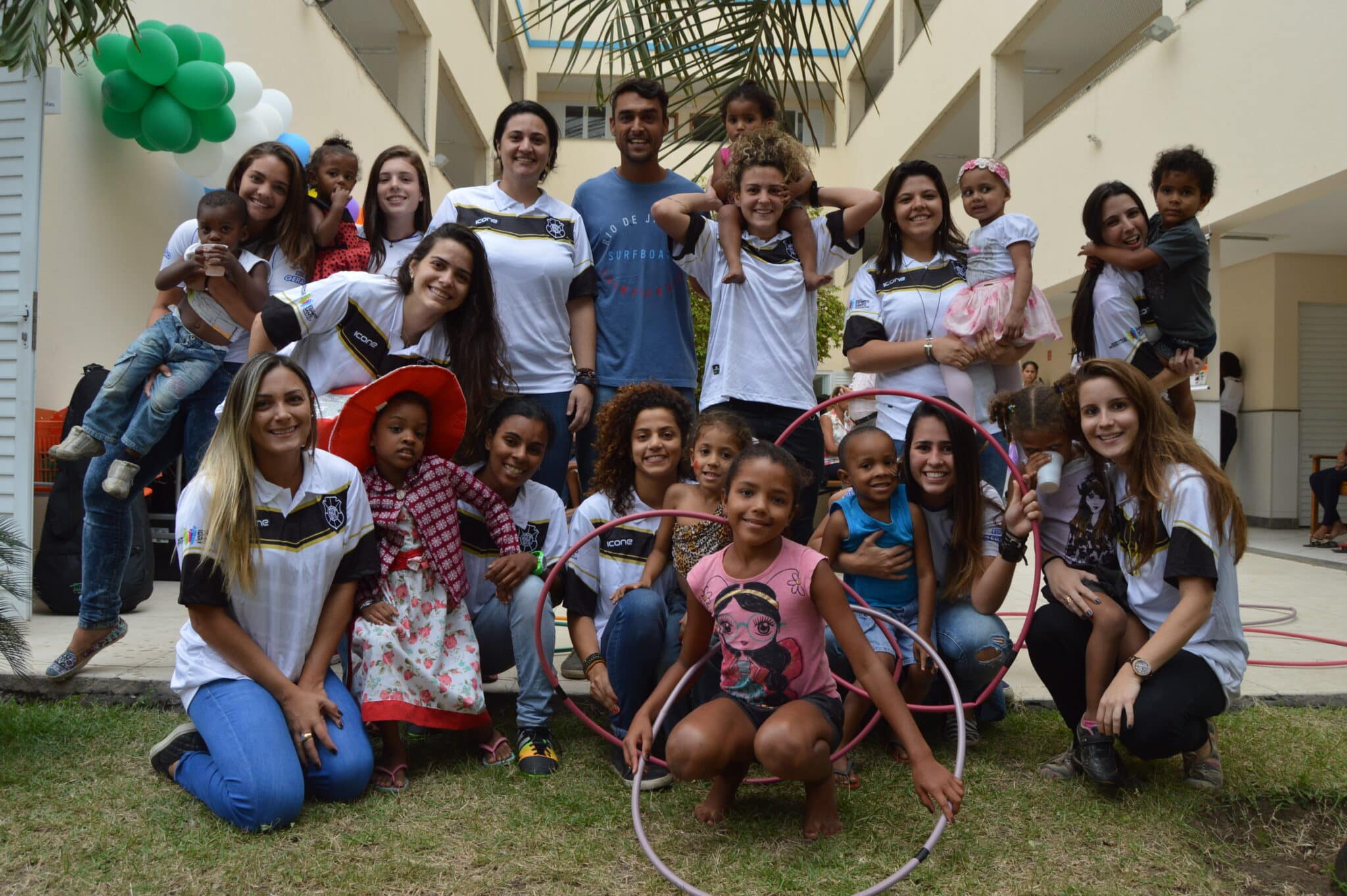 Meninas do Rio Branco e do Geração Sports Beach Soccer participam de ação na Acacci