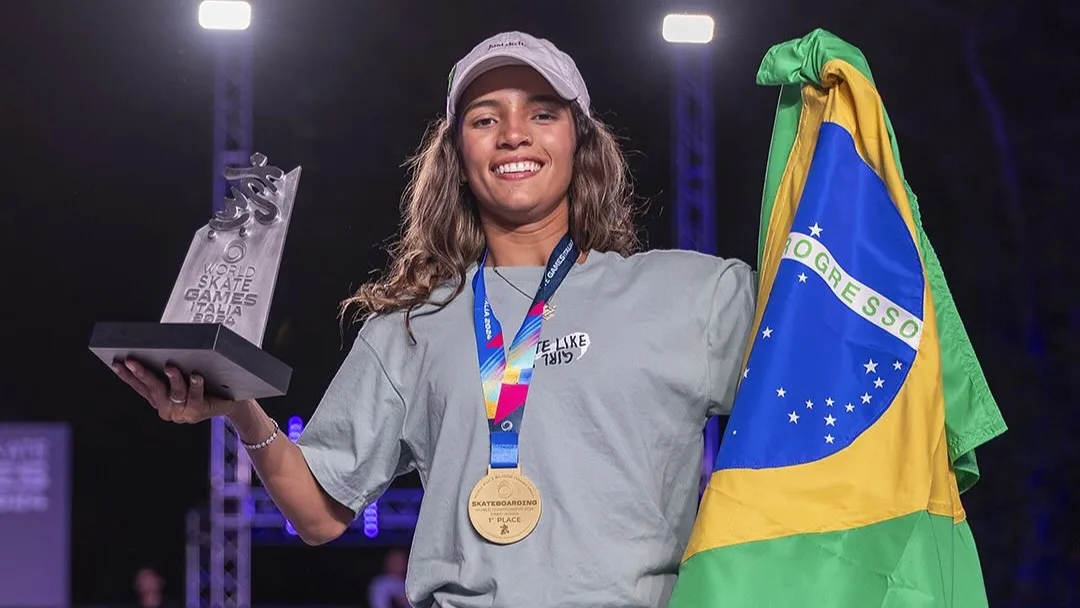 Rayssa Leal supera sete japonesas e é campeã mundial de skate street