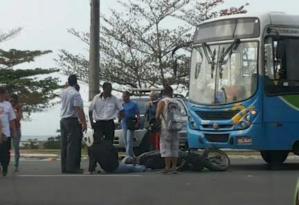 Ônibus atropela motociclista em Vitória nesta quinta-feira
