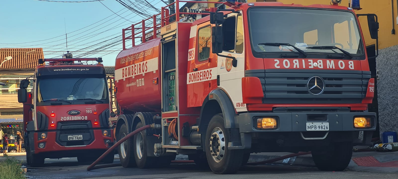 VÍDEO | Incêndio atinge prédio onde funciona o Caps no bairro Barcelona, na Serra