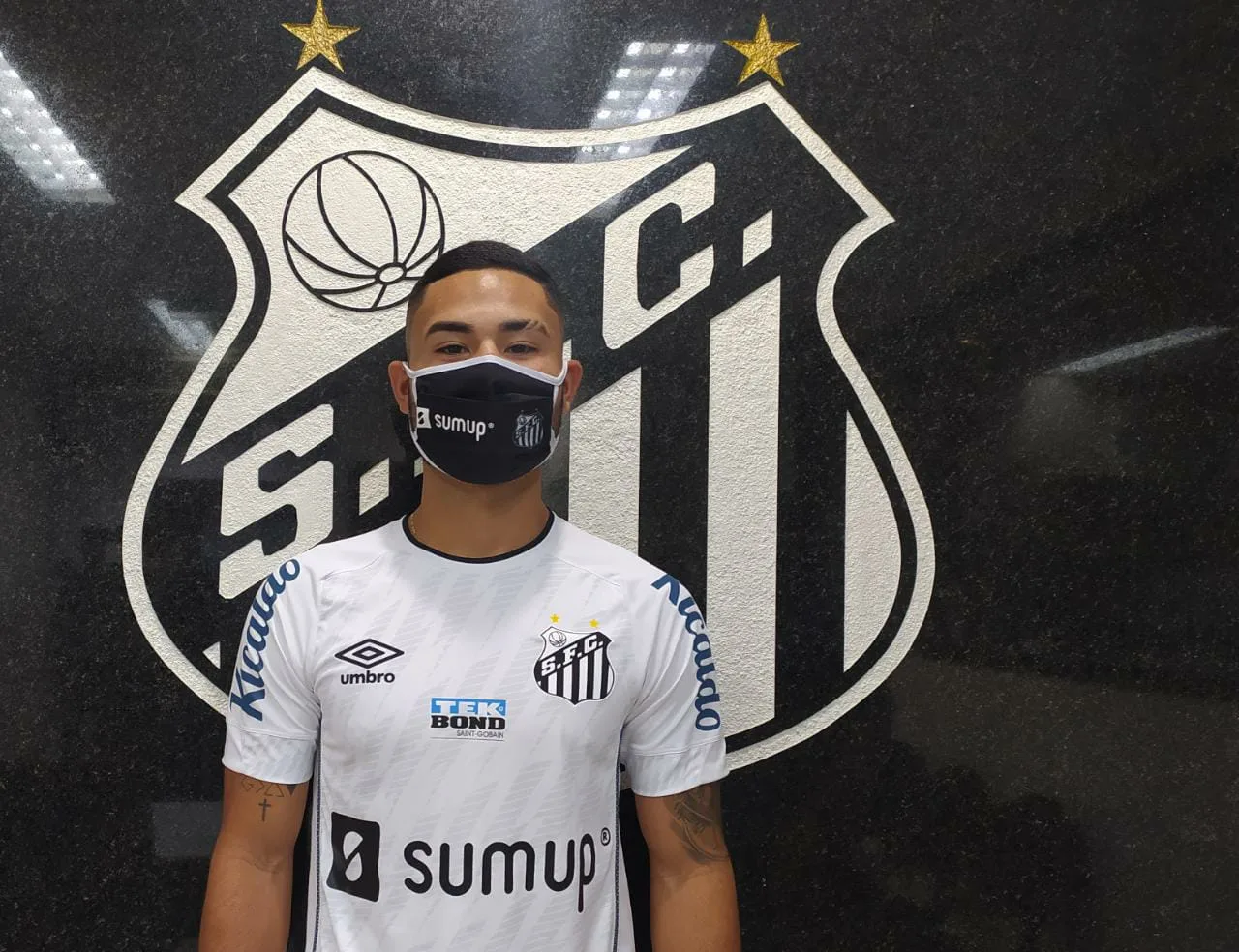 Santos renova contrato do meia Kevin Malthus, de 18 anos