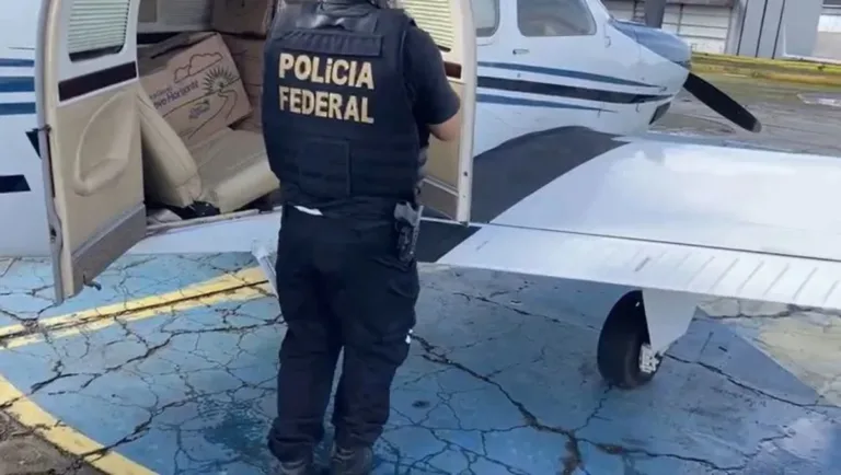 Avião da Igreja Quadrangular é flagrado com 290 kg de maconha