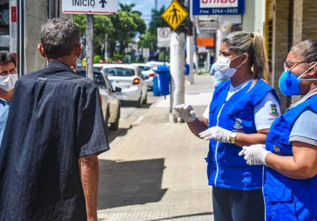 Onda de calor: MPES recomenda que prefeituras deem água e refrigeração a moradores de rua