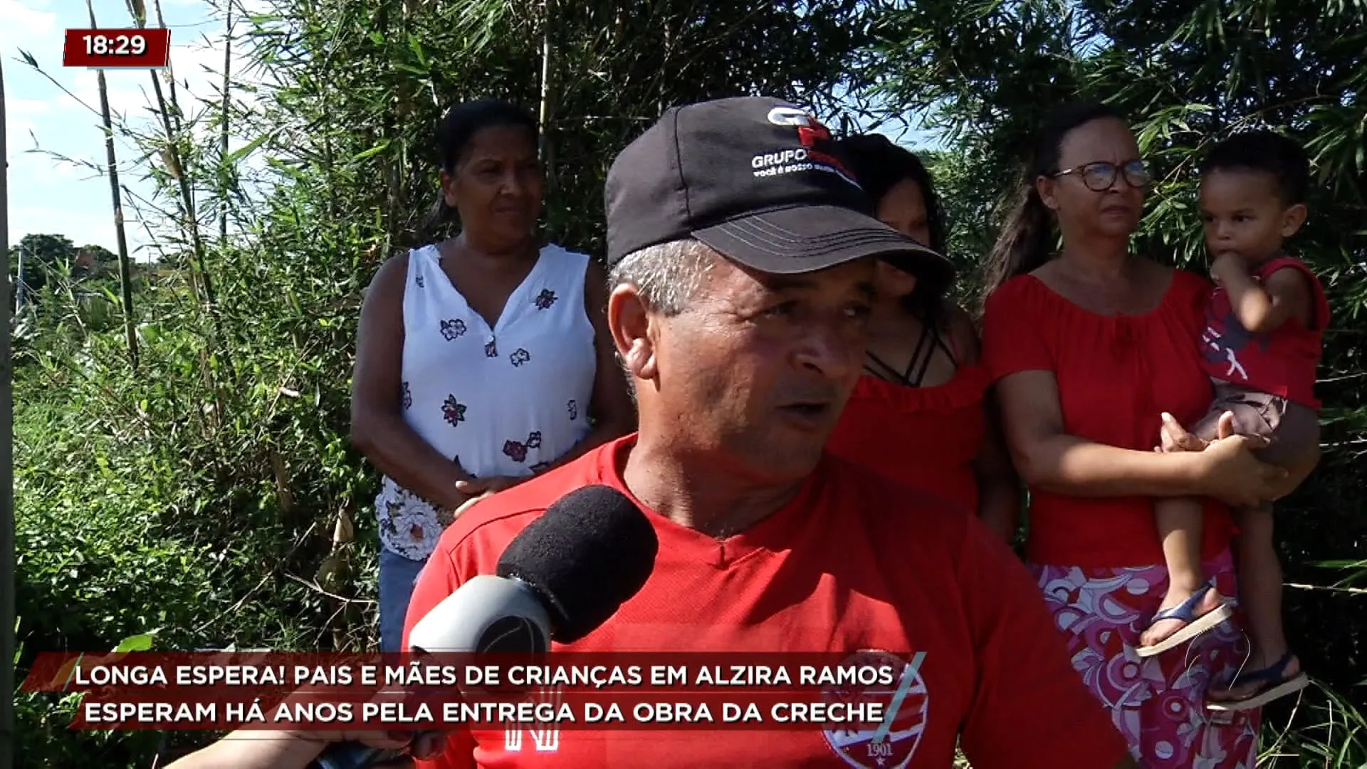 Pais e mães de alunos de Alzira Ramos esperam há anos pela entrega da obra da creche do bairro