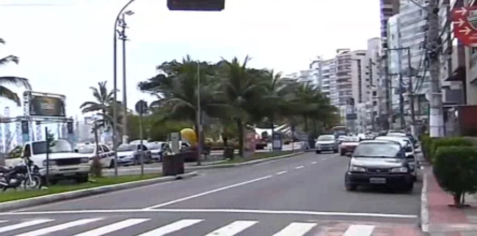 Casal de turistas tem carro furtado na Praia da Costa