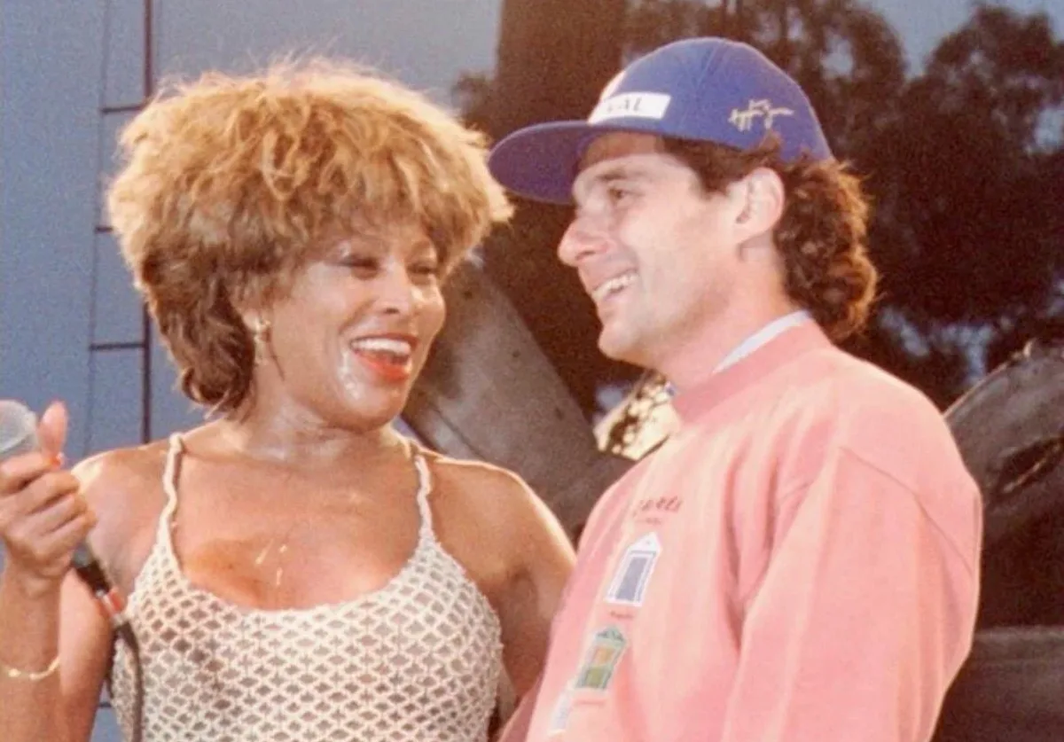 VÍDEO | Tina Turner tietou Ayrton Senna durante show em 1993