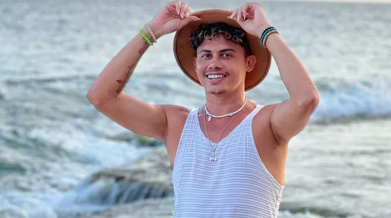 Ator Silvero Pereira sofre acidente de carro no Ceará