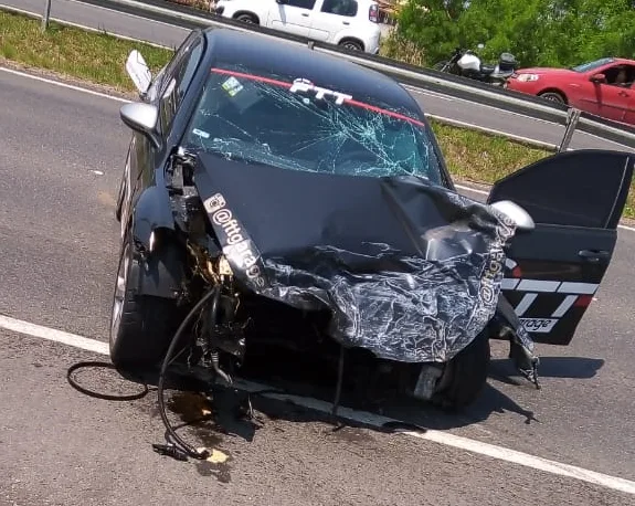 VÍDEO | Quatro pessoas ficam feridas em acidente envolvendo três carros na Rodovia do Sol