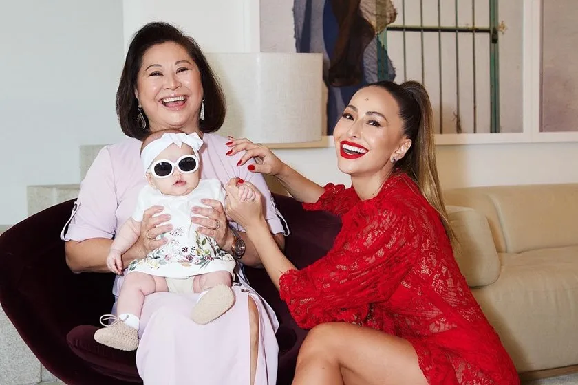 Longe de Sabrina Sato e Duda Nagle, Zoe celebra nove meses de vida ao lado da avó