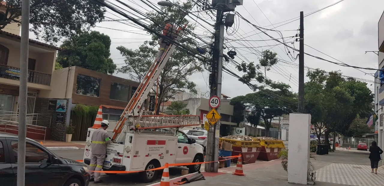 Mais de 15h sem luz: moradores e comerciantes de Jardim Camburi relatam prejuízos