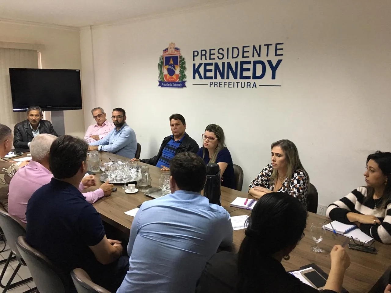 Prefeito de Presidente Kennedy reúne secretários para alinhar ações