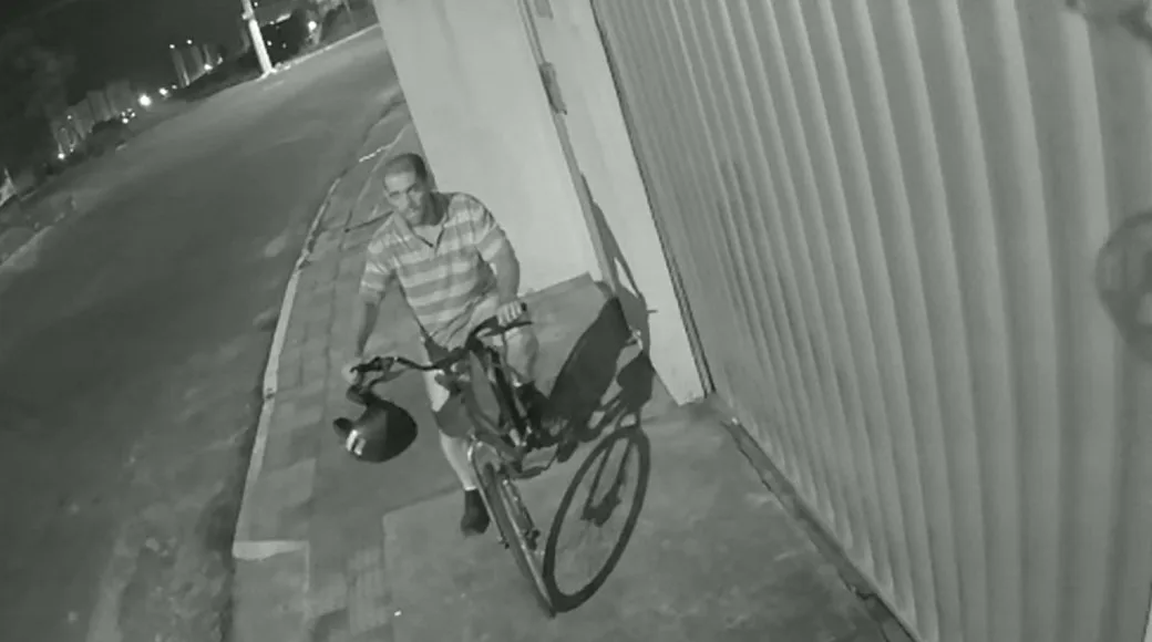 VÍDEO | Homem é preso após tentar furtar bicicleta de policial em condomínio de Vila Velha