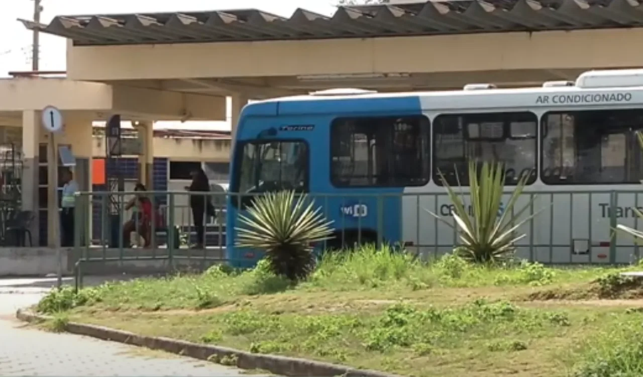 "A gente fica coagida", diz mulher assediada em ônibus do Transcol