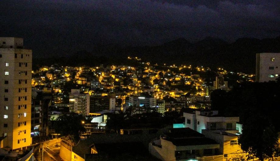 Primeira etapa do projeto de iluminação pública de Cachoeiro é concluída