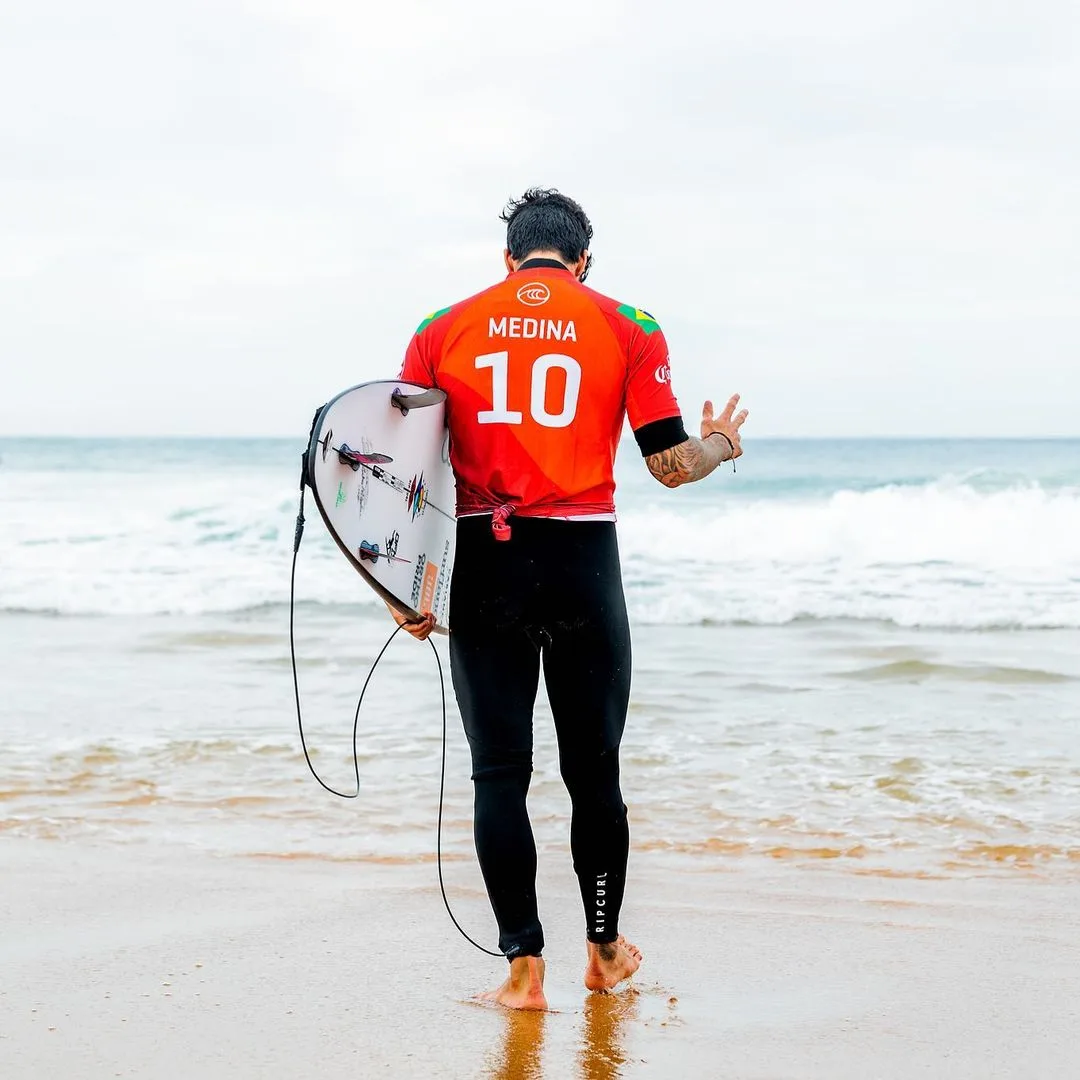 Após 8 meses, Gabriel Medina volta com vitória na Liga Mundial de Surfe