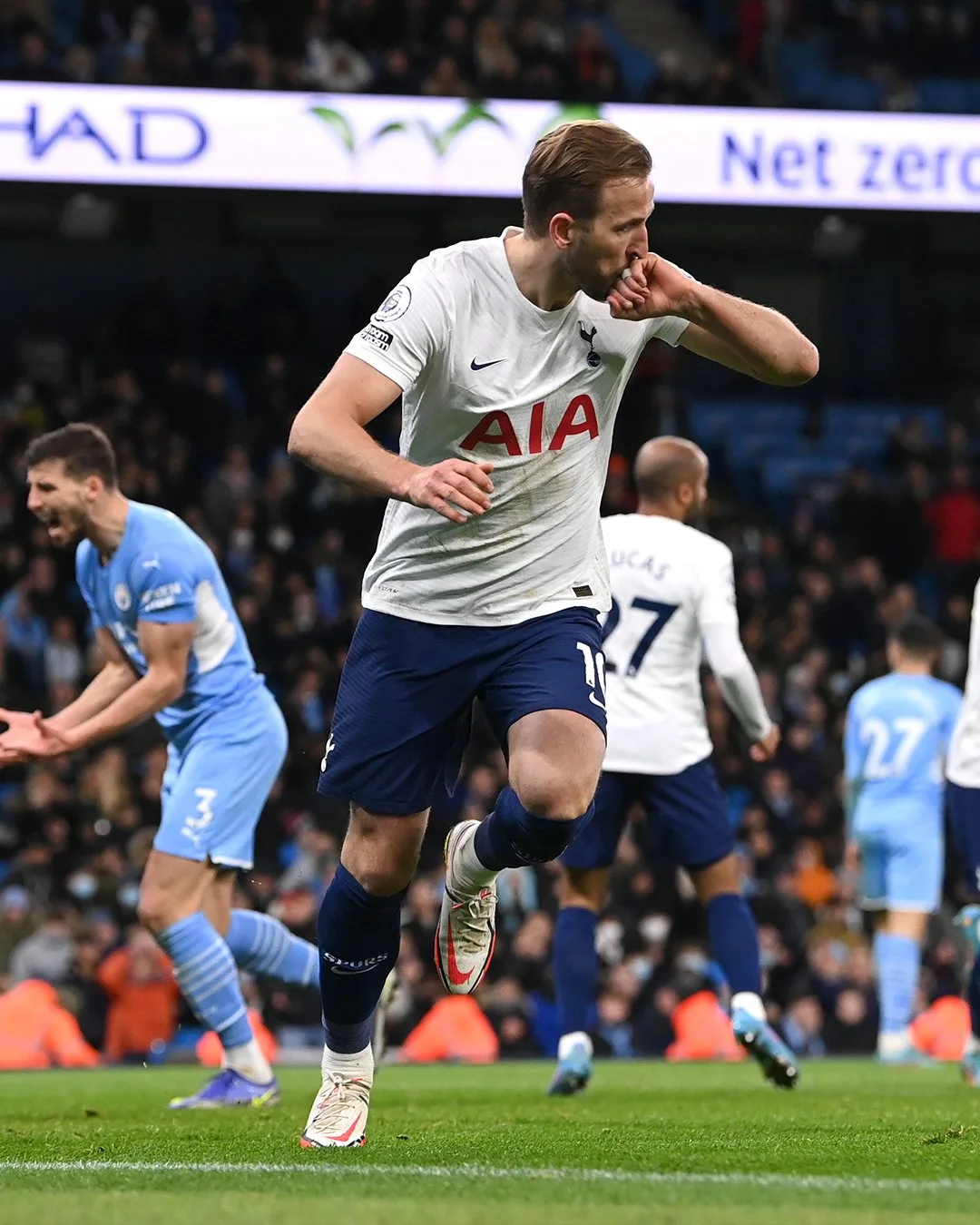 Tottenham vira e encerra invencibilidade do Manchester City em 2022