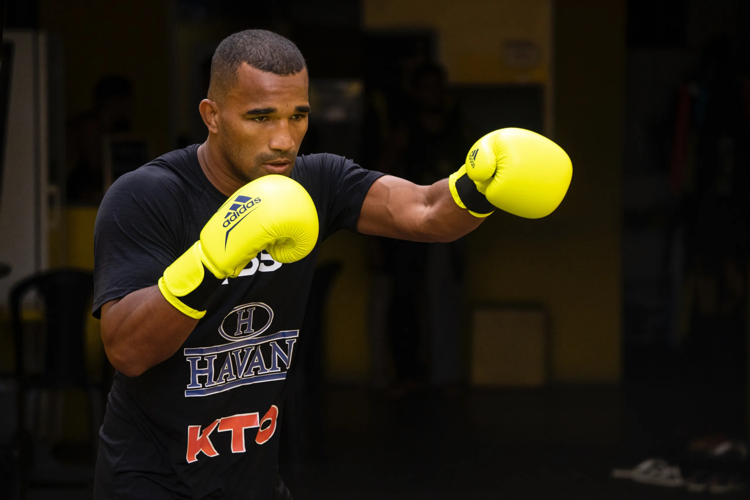 Capixaba Esquiva Falcão perde invencibilidade e fica sem título mundial no boxe