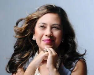 Escritora Renata Bomfim é eleita para a Academia Espírito-santense de Letras