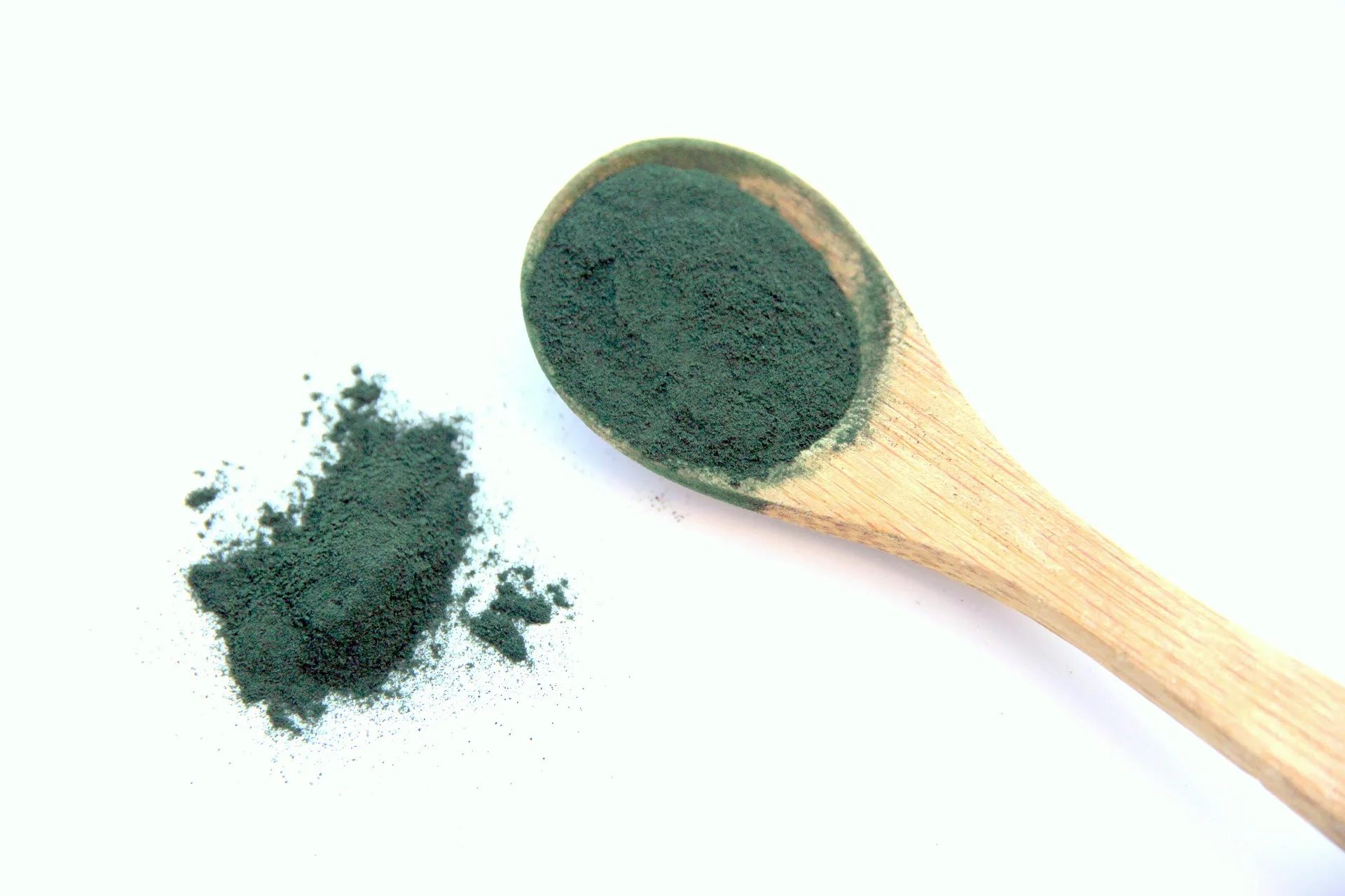 Alga azul: conheça os benefícios da spirulina para emagrecer e nutrir o corpo