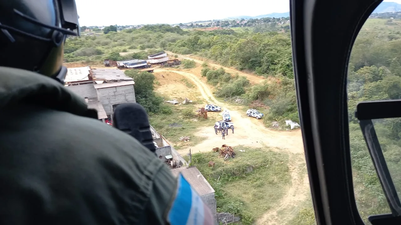 VÍDEO | Notaer é acionado após troca de tiros entre criminosos em Cariacica; três foram presos