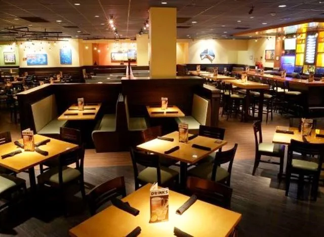 Outback de Vitória abre 15 vagas para atendentes